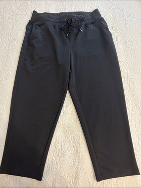 tek gear Women's Black Capri pants